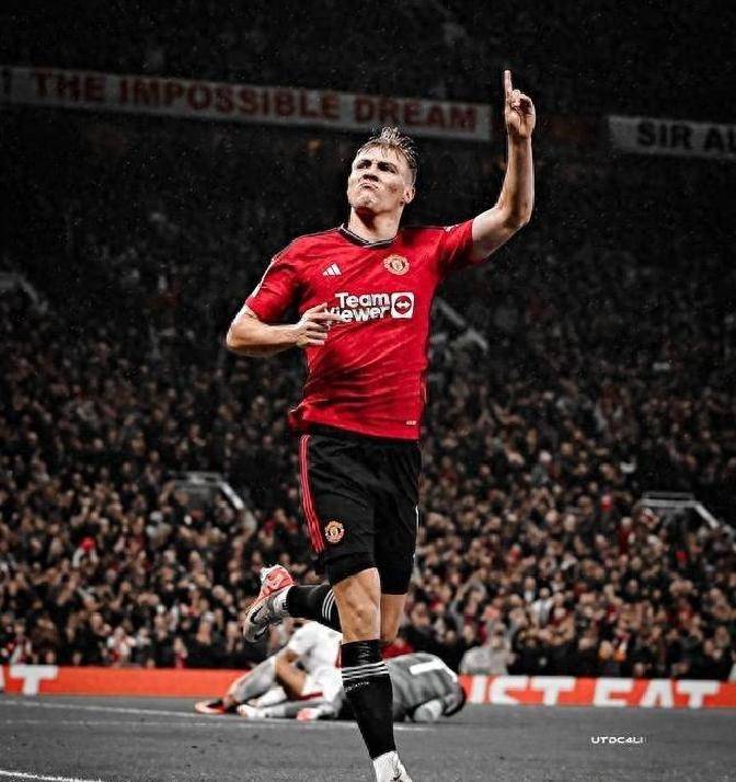 9000万欧！曼联锁定22岁德甲锋霸，卖人筹钱交易或引发足坛连锁反应